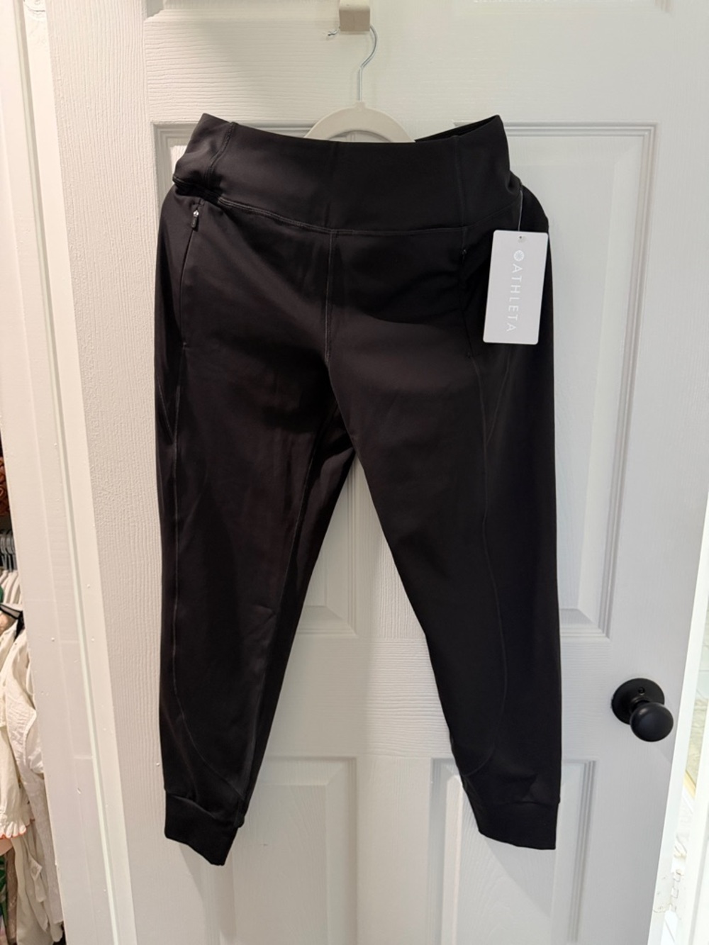 NWT Athleta Black Rainier Joggers with Zip Pockets